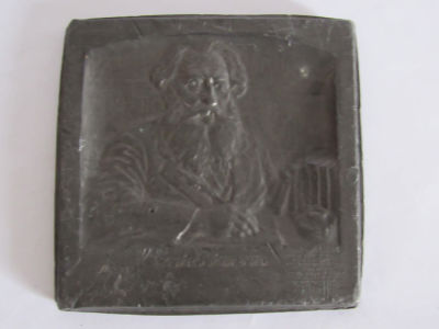 בוריס שץ ירושלם תבליט בדיל חתומה - חריטות עבודת יד - כנראה פריט יחיד ומקורי 
7.5X7.5 ס"מ עם 