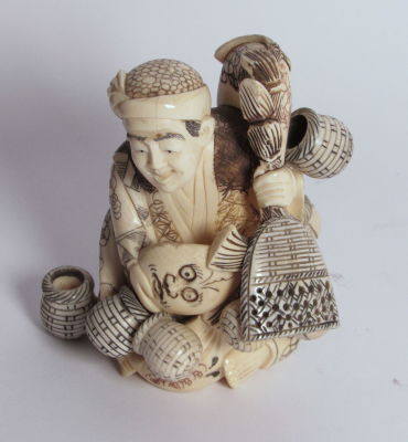 פסל גילוף עבודת יד איכותי מהמזרח הרחוק דייג חתום עשוי מחומר טבעי גובה 9 ס''מ