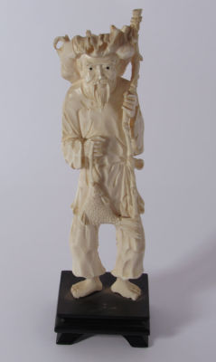 פסל גילוף עבודת יד מהמזרח הרחוק דייג על בסיס עץ עשוי מחומר טבעי גובה 20 ס''מ