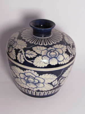 קערת פורצלן עם מכסה מעוטר ציור עבודת יד פרחים גובה כולל מכסה 21 ס''מ קוטר 21 ס''מ