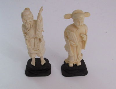 זוג פסלים גילוף עבודת יד מהמזרח הרחוק על בסיס עץ עשוי מחומר טבעי דמויות גבר וגיישה גובהים: 9 