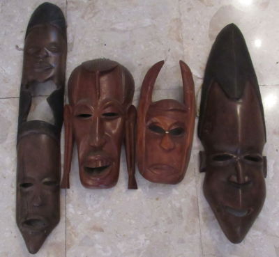 לוט 4 מסיכות עץ אפריקאיות גילוף עבודת יד מידות 63,53,30,30 ס''מ