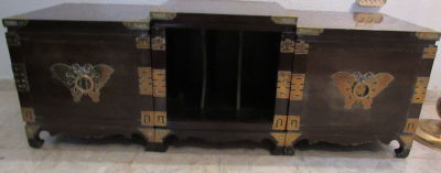 סט 3 שידות סיני ישן עץ ופרזול נחושת 2 שידות עם מגירה גדולה ואחד עם מחיצה לתקליטים מידות: 