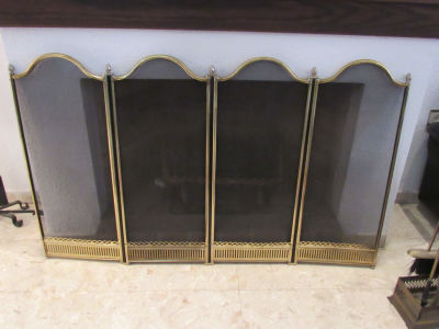 רשת לאח נחושת ומתכת בנוי מ-4 חלקים גובה 82 ס''מ רוחב 136 ס''מ פתוח