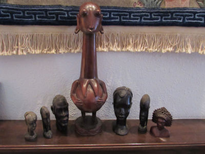לוט 7 פסלי עץ אפריקאי שונים גילוף עבודת יד בגדלים שונים: 11,12,13,15,17,19,53 ס''מ