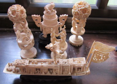 לוט 6 פסלים עשוי מחומר סינטטי ייצוק שונים חלקם עם פגמים מידות: פסלים בין 17-12 ס''מ גודל הספינה 