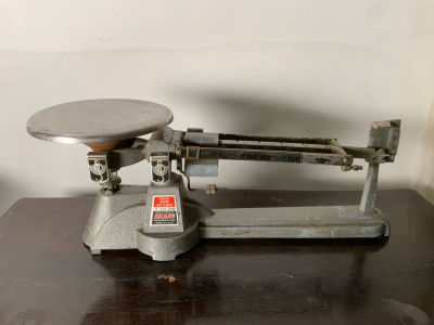 מאזניים חברת OHAUS אמריקאי עד 2610 גרם מצב עובד