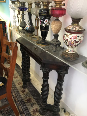 שידה עץ עבודת גילוף גובה 80 ס״מ גודל משטח עליון 97-36 ס״מ