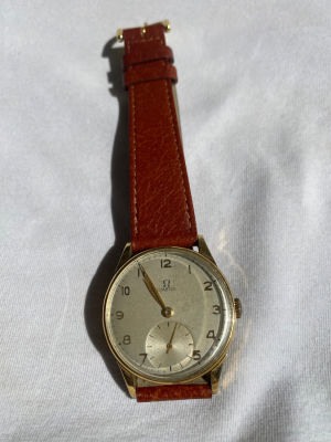 שעון יד OMEGA זהב צהוב מנגנון מתיחה כל הרצועה לא מקורית במצב עבודה קוטר 34 מ''מ משקל כולל הכל 