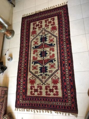 שטיח טורקי דק ארוך אדום בז' עבודת יד מידות: 1.2X1.1 מטר