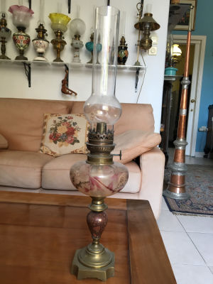 עששית ברונזה שיש וזכוכית עם ציור יד עתיק KOSMOS עם אהיל זכוכית מרשים ואיכותי גובה כולל אהיל 