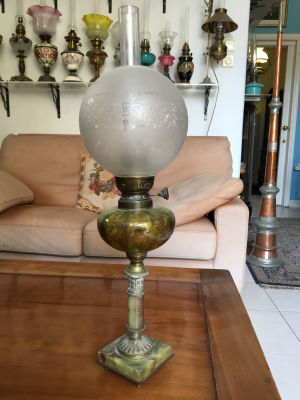 עששית ברונזה, שיש וזכוכית חיתוך עבודת יד והזהבה עתיקה MATADOR עם אהיל זכוכית מרשים ואיכותי גובה 