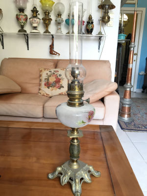 עששית ברונזה שיש וזכוכית מצויירת עתיקה AUGUSTA BRENNER עם אהיל זכוכית בית מנורה אך ללא חוטים 