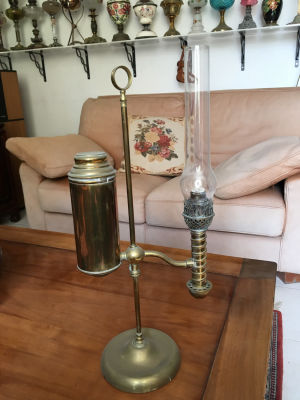 עששית ברונזה עתיקה עם אהיל זכוכית מרשים ואיכותי גובה כולל אהיל 54 ס''מ קוטר בסיס 16 ס''מ