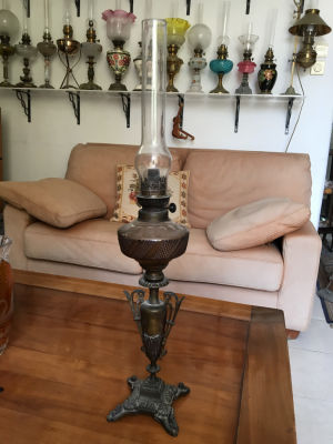 עששית ברונזה וזכוכית עבודת יד מיוחדת גובה כולל אהיל 65ס"מ גודל בסיס 12.5X12.5 ס"מ