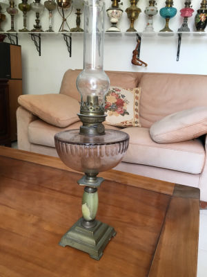 עששית מתכת שיש וזכוכית פגם קטן בבסיס ראו בתמונות גובה כולל אהיל 55 ס"מ גודל בסיס 11X11 ס"מ
