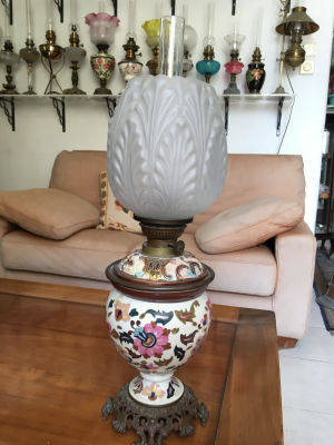 עששית מתכת ופורצלן מעוטר ציורים גובה כולל אהיל 58ס"מ קוטר 16 ס"מ