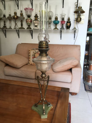 עששית ברונזה זכוכית ובסיס שיש מיוחד גובה כולל אהיל 76ס"מ גודל 17X15 ס"מ