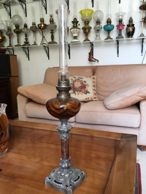 עששית מתכת שיש וזכוכית גובה כולל אהיל 63 ס"מ גודל 12X12 ס"מ