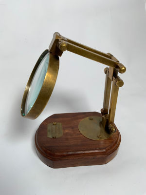 זכוכית מגדלת מתכת ועץ לונדון