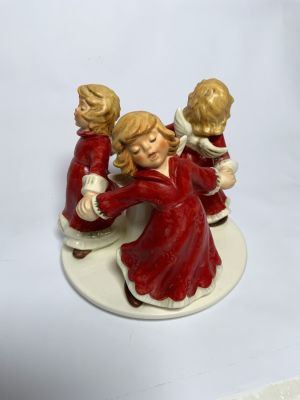 פסלון פורצלן GOEBEL דמות 3 מלאכים קוטר בסיס 14 ס''מ