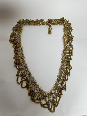 ענק לצוואר ציפו זהב נלבש למטרות חינה