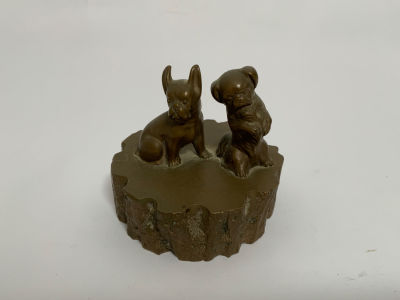פסל ברונזה קטן זוג כלבים גובה 8 ס''מ קוטר בסיס 9 ס''מ