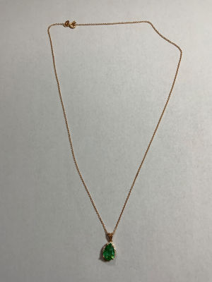 שרשרת ותליון זהב 14K ורוד משובץ אמרלד במשקל 0.98 CT ו26 יהלומים טבעיים במשקל 0.12 CT סה''כ 