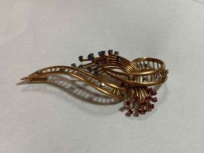 סיכת זהב 14K עבודת אמן מיוחדת משובצת 11 יהלומים של 0.33 CT סהכ עוד 11 רובינים ועוד 16 ספירים 