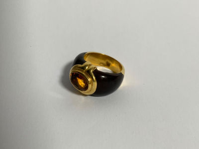 טבעת עץ וזהב 18k משובצת אבן ציטרין בליטוש אובלי עץ מסוג bois damourette זהה לסוג העץ בשימוש בית 