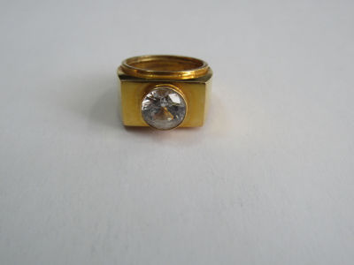 טבעת זהב 14 קרט לא חתומה - נבדקה - עם אבן דמוי יהלום שקופה 9 מ"מ קוטר -מידה 13.5-6.5US