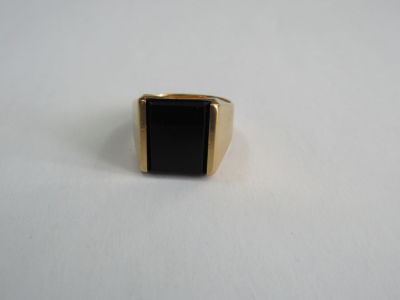 טבעת לגבר זהב 18 קרט חתומה עם אוניקס שחור - משקל נטו ללא האבן 14.8 גרם - 
מידה 19 - 9US