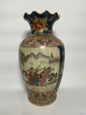 אגרטל פורצלן סיני צבוע ביד גובה 35 ס"מ - חתום