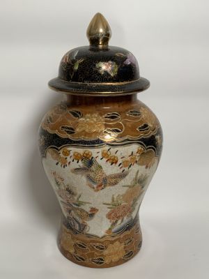 אגרטל פורצלן סיני צבוע ביד גובה 32 ס"מ חתום עם מכסה