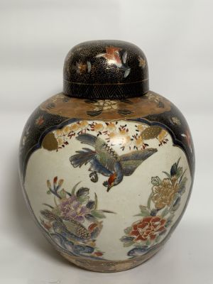 אגרטל פורצלן גדול סיני צבוע ביד גובה 32 ס"מ חתום עם מכסה