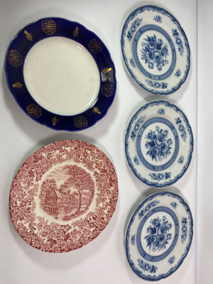 לוט 5 צלחות פורצלן חתומות - קוטר 18 ס"מ כ"א