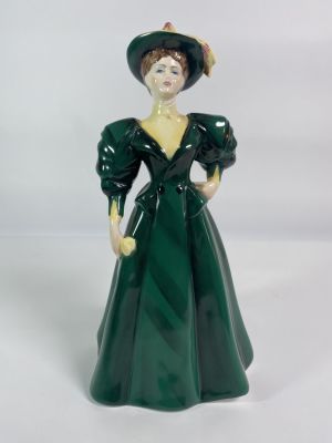 פיגורת פורצלן, COALPORT, אנגליה, דמות נערה בשמלה ירוקה, ממוספרת וחתומה, גובה 22 ס"מ