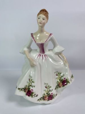 פיגורת פורצלן Royal Doulton שנת , 1988 דגם COUNTRY ROSE ממוספר , חתום , גובה - 20 ס''מ