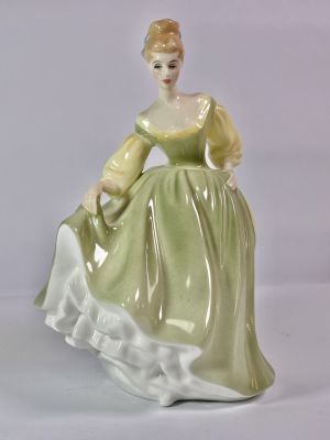 פיגורת פורצלן Royal Doulton שנת , 1962 דגם FAIR LADY ממוספר , חתום , גובה - 19 ס''מ
