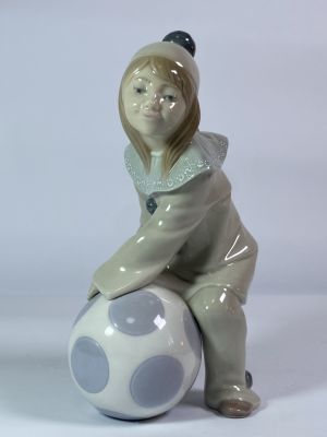 פיגורת פורצלן LLADRO חתום ספרד דמות ליצנית על כדור גובה 17 ס''מ