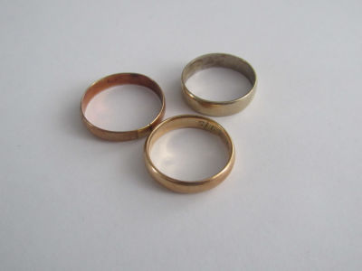 לוט 3 טבעות זהב 14K חלקם חתומות נבדקו זהב משקל 8.6 גרם מידות שונות