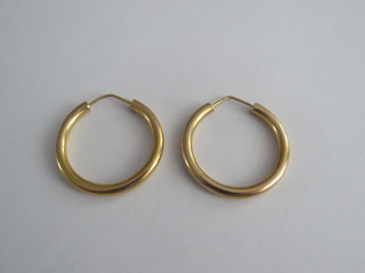 זוג עגילי תליה זהב 14K צהוב, חתום, עגול קוטר פנימי של העגיל 2.7 ס''מ משקל 4 גרם