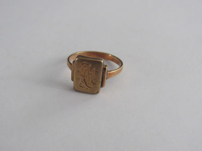 טבעת זהב 14K זהב צהוב עבודת חריטות משקל 2.7 גרם חתום