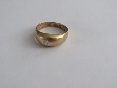 טבעת זהב 14K זהב צהוב משובץ אבן לבנה במרכז משקל 3.3 גרם לא חתום נבדק הזהב