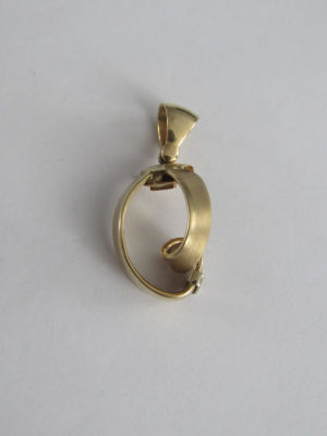 תליון זהב 14K זהב צהוב עיצוב מיוחד משקל 3.7 גרם חתום אורך 3.5 ס''מ