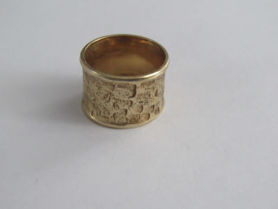 טבעת זהב 9K זהב צהוב עבודת חריטות משקל 5 גרם חתום מידה5