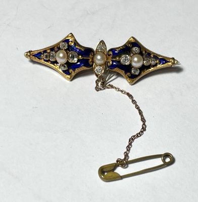 סיכת זהב ויקטוריאנית מאה 19 עם יהלומים - פנינים ואמייל -אורך 5 ס"מ - 7 גרם לא חתום נבדק זהב 9K