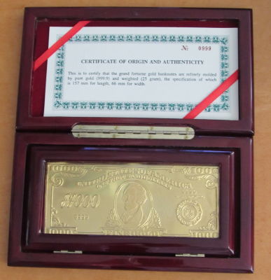 תבליט זהב 999.9 - שטר 1000 דולר בקופסה עם תעודה - 25 גרם זהב טהור