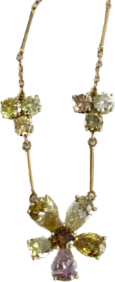 שרשרת זהב 18 קרט לא חתומה - נבדקה -עם יהלומים צבעוניים ( כנראה צבועים ) : 7 יהלומים עגולים בין 