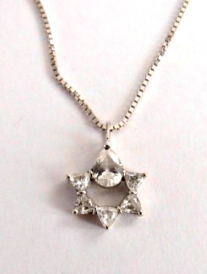 שרשרת זהב לבן 18 קרט איטלקי חתומה עם תליון מגן דוד זהב לבן משובץ יהלום טיפה כ 0.45CT ועוד 5 